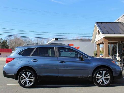 Used 2018 Subaru Outback 2.5i Limited image 4