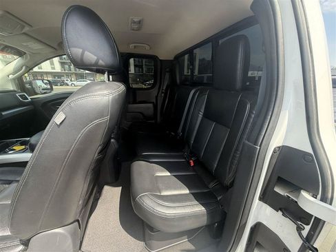 Used 2017 Nissan Titan PRO-4X AWD/4WD image 23
