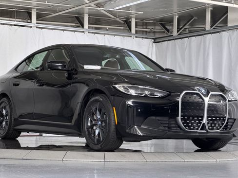 Used 2023 BMW i4 eDrive35 w/ Premium Package RWD image 6