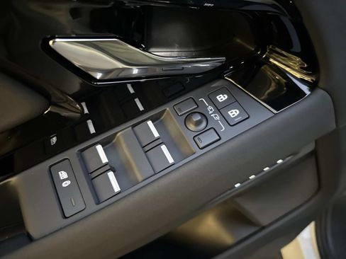 New 2026 Land Rover Range Rover Evoque S AWD/4WD image 10