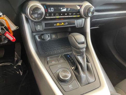 Used 2025 Toyota RAV4 LE image 40