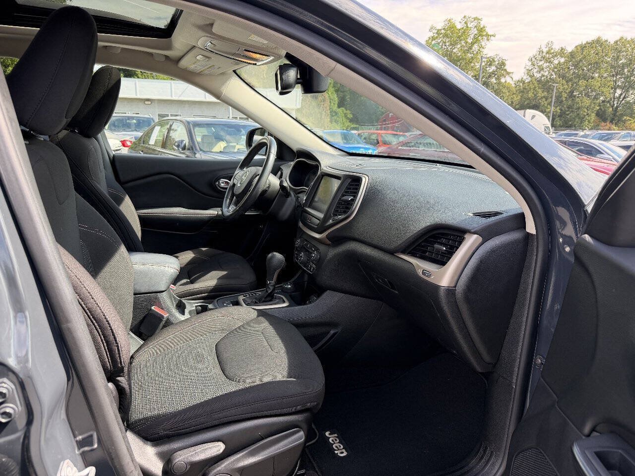Used 2016 Jeep Cherokee 75th Anniversary AWD/4WD image 13
