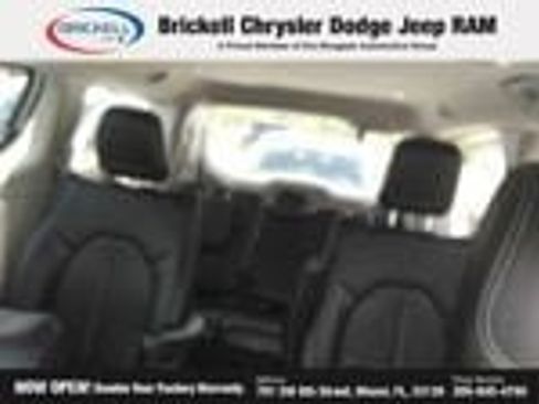 Used 2024 Chrysler Pacifica Limited FWD image 23