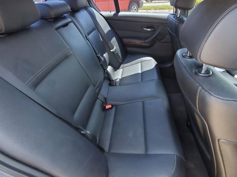 Used 2011 BMW 335i xDrive Sedan image 18