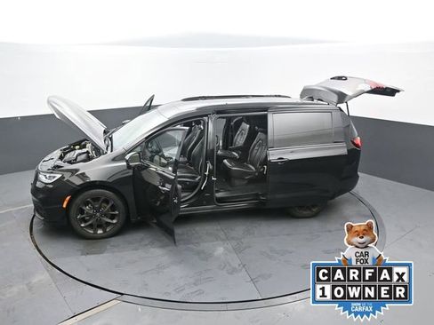 Used 2025 Chrysler Pacifica Limited image 73