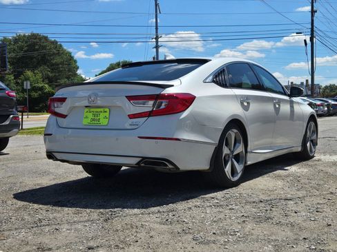 Used 2019 Honda Accord Touring image 3