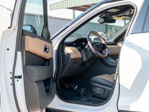 New 2025 Land Rover Range Rover Velar Dynamic HSE image 10