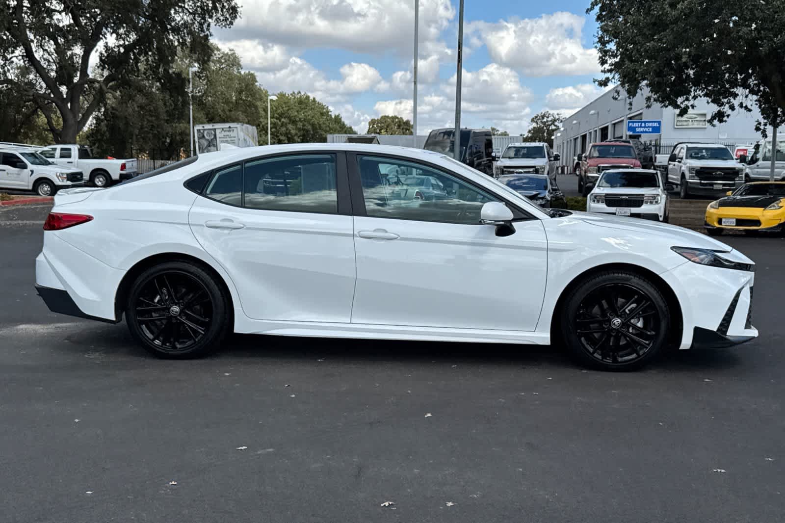 Used 2025 Toyota Camry SE FWD image 8