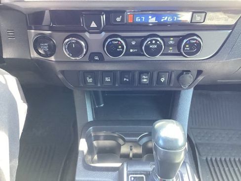Used 2017 Toyota Tacoma TRD Off-Road AWD/4WD image 21