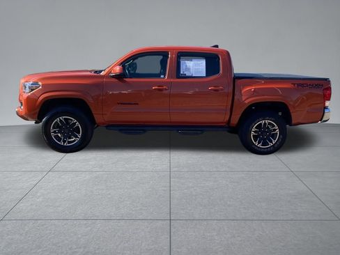 Used 2016 Toyota Tacoma SR image 2