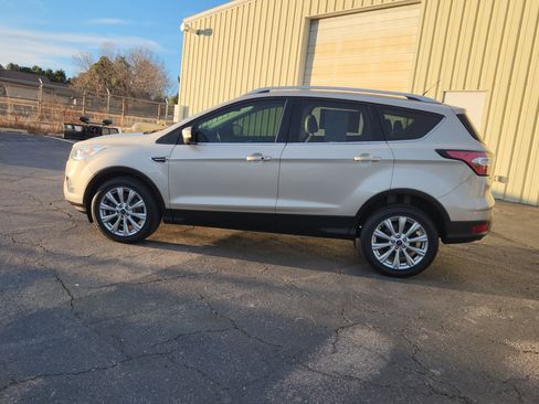 Used 2017 Ford Escape Titanium image 6