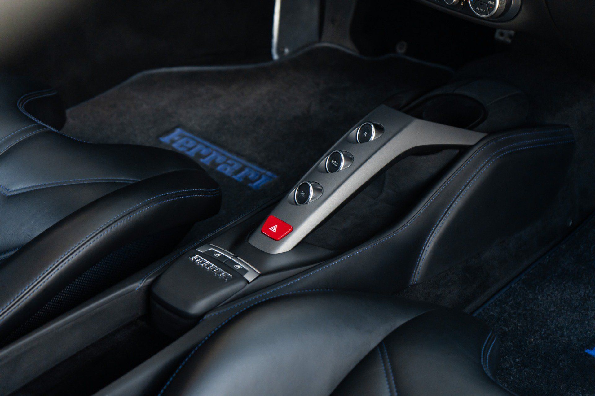 Used 2018 Ferrari 488 GTB RWD image 21