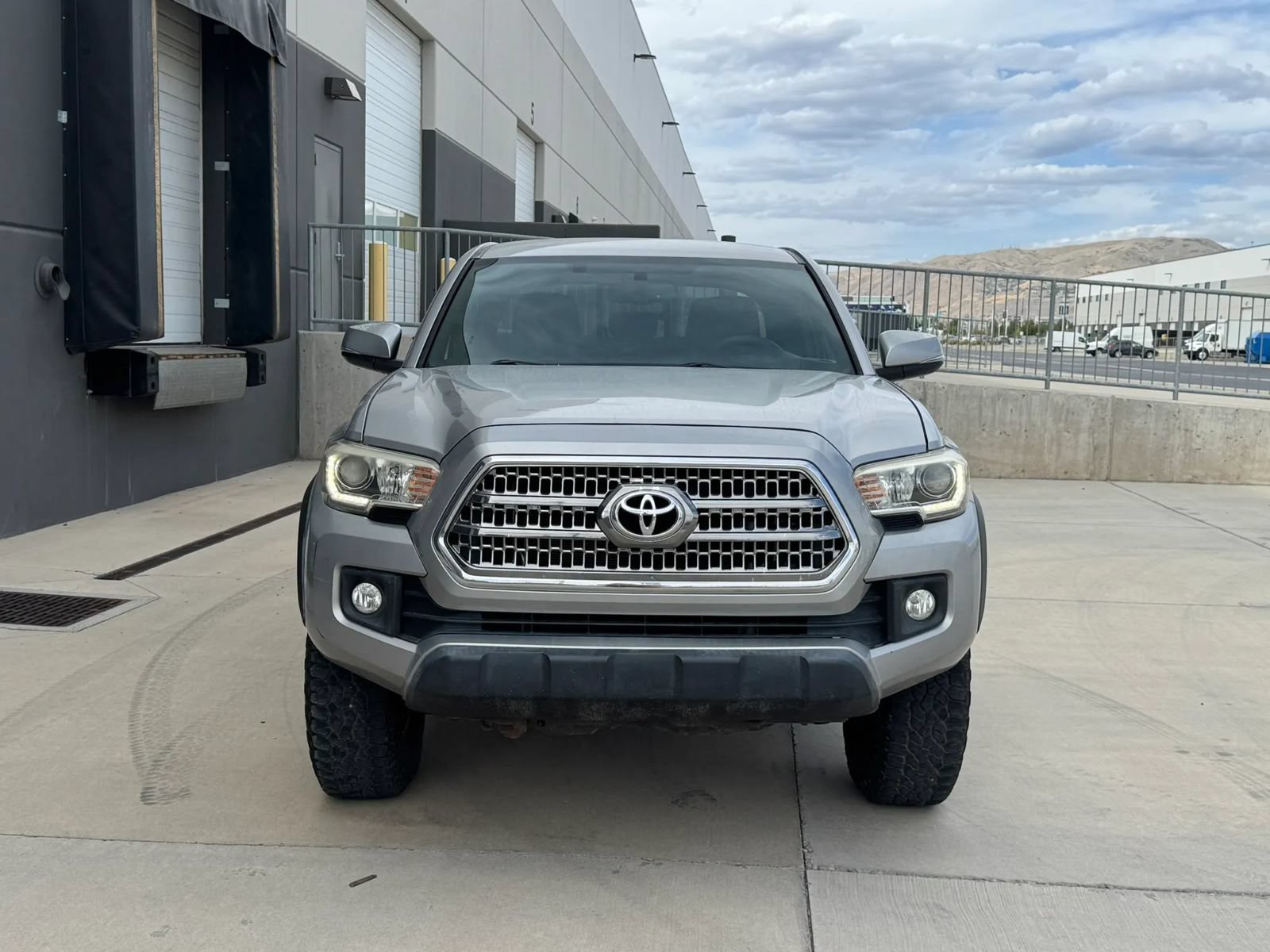 Used 2016 Toyota Tacoma TRD Off-Road w/ Towing Package AWD/4WD image 8