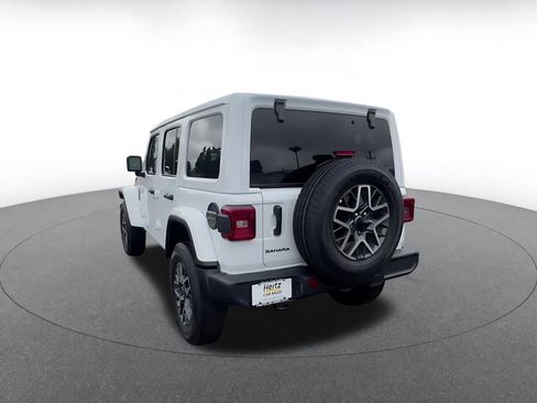 Used 2025 Jeep Wrangler Unlimited Sahara AWD/4WD image 11