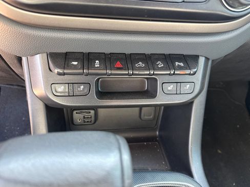 Used 2020 Chevrolet Colorado Z71 RWD image 32
