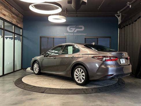 Used 2022 Toyota Camry LE image 5