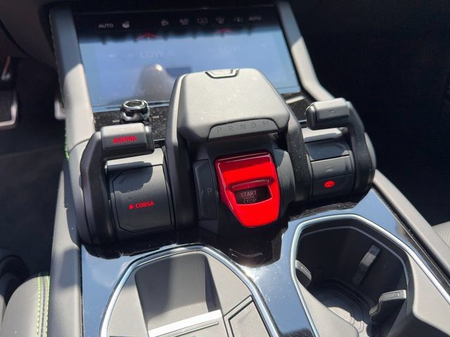 Used 2025 Lamborghini Urus SE AWD/4WD image 16