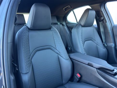 Used 2022 Lexus UX 200 image 36