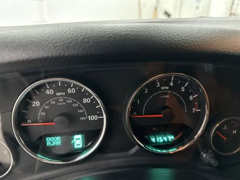 Used 2018 Jeep Wrangler Unlimited Rubicon w/ Connectivity Group image 13