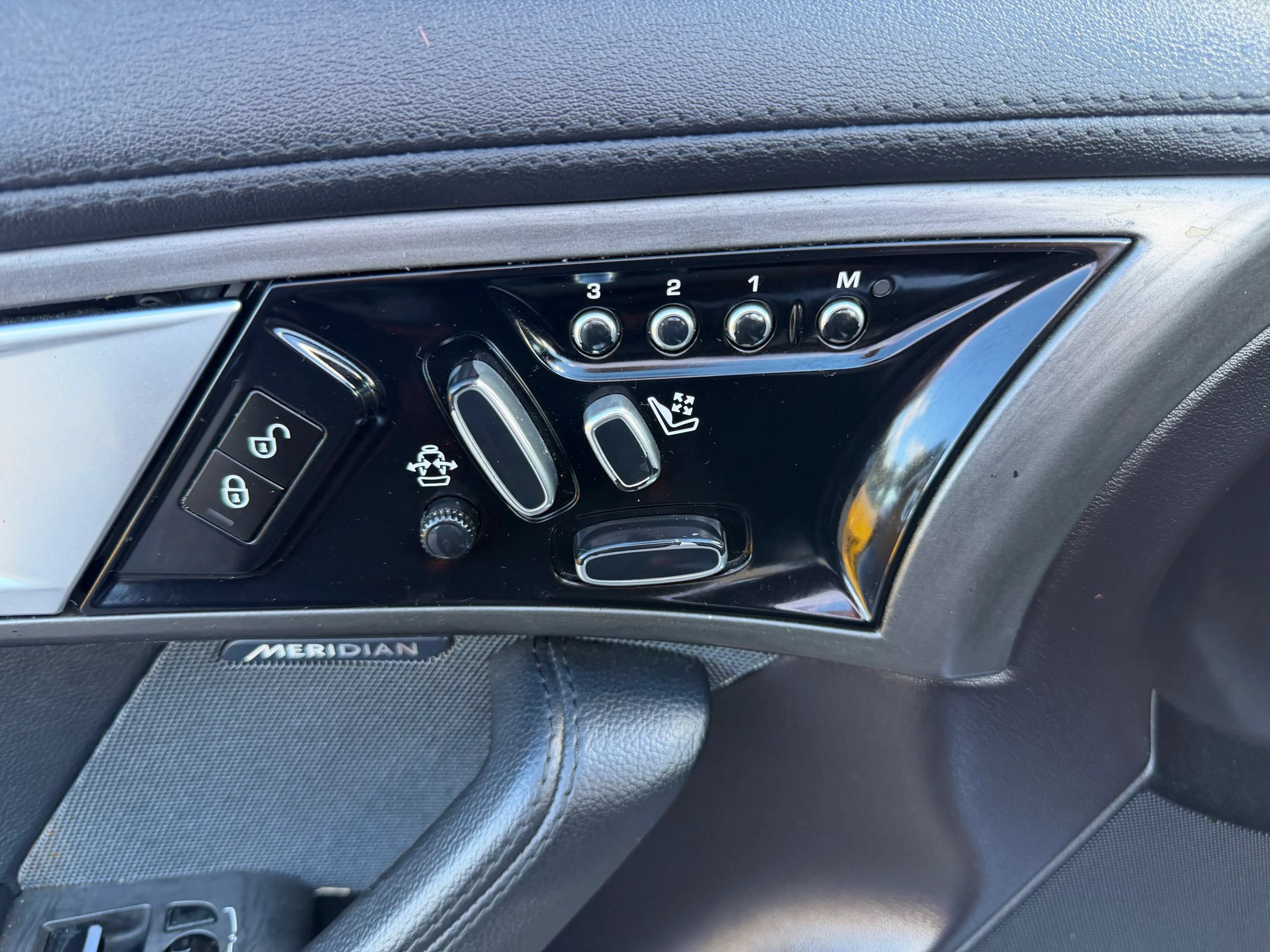 Used 2015 Jaguar F-TYPE Convertible RWD image 14