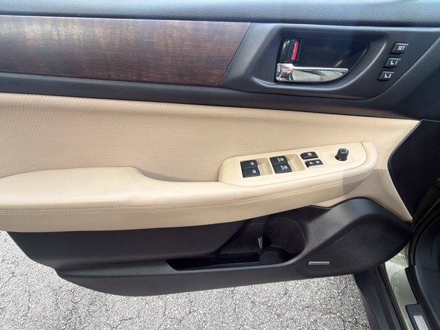 Used 2016 Subaru Outback 2.5i Limited AWD/4WD image 6
