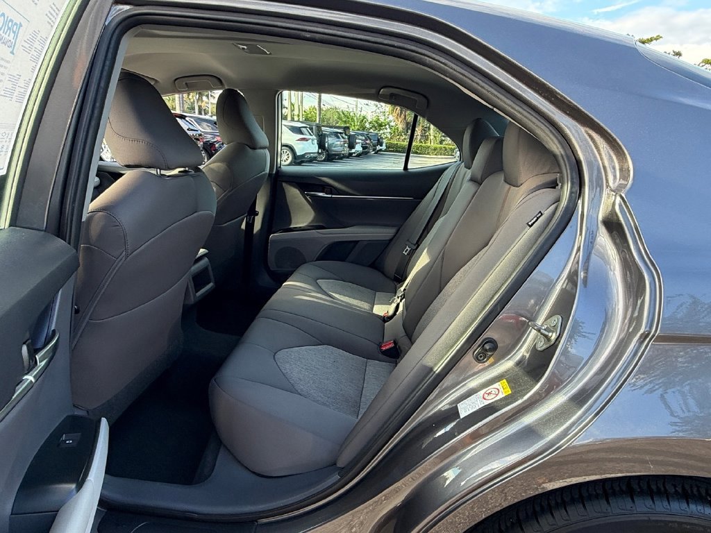 Used 2019 Toyota Camry LE FWD image 11