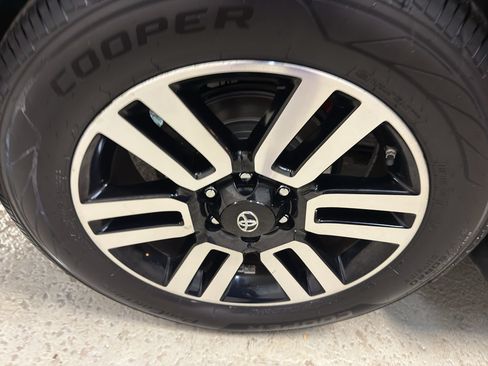 Used 2016 Toyota 4Runner Limited AWD/4WD image 34