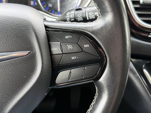 Used 2020 Chrysler Pacifica Touring w/ S Appearance Package FWD image 35