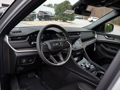 New 2025 Jeep Grand Cherokee L Limited AWD/4WD image 13