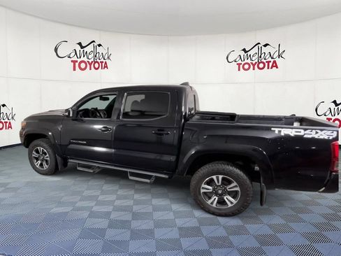 Used 2017 Toyota Tacoma TRD Sport AWD/4WD image 8