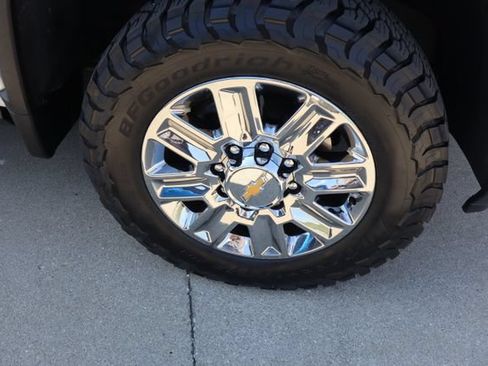 Used 2026 Chevrolet Silverado 2500 High Country w/ High Country Premium Package AWD/4WD image 8