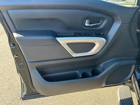 Used 2017 Nissan Titan SV image 17