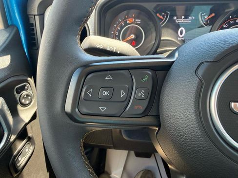 Used 2025 Jeep Wrangler Unlimited Sport AWD/4WD image 16