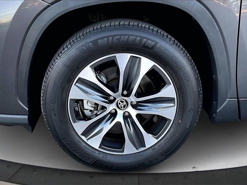 Used 2022 Toyota Highlander XLE image 33