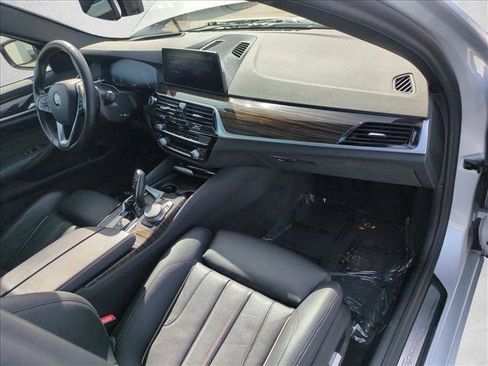 Used 2020 BMW 530e w/ Premium Package image 23