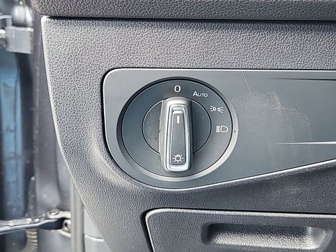 Certified 2021 Volkswagen Tiguan SE w/ Panoramic Sunroof Package image 11