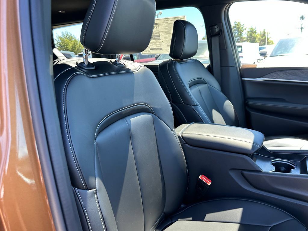 New 2026 Jeep Grand Cherokee L Limited w/ Limited Altitude Package RWD image 16