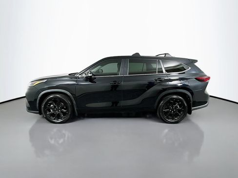 Used 2024 Toyota Highlander LE FWD image 8