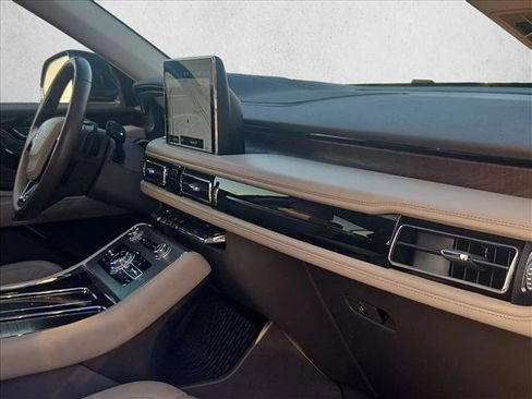 Used 2023 Lincoln Aviator Reserve w/ Equipment Group 201A image 23