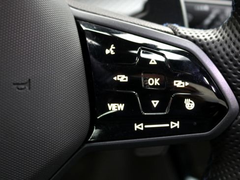 Used 2024 Volkswagen Golf R image 17