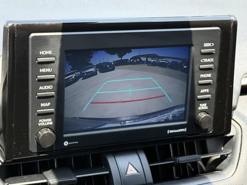 Used 2021 Toyota RAV4 XLE FWD image 18