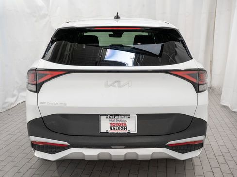 Used 2024 Kia Sportage LX image 4