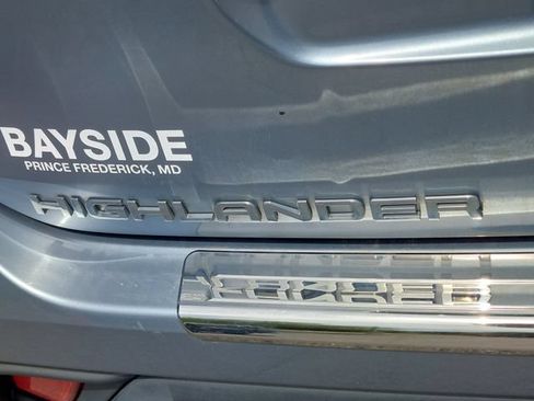 Used 2022 Toyota Highlander XLE AWD/4WD image 45