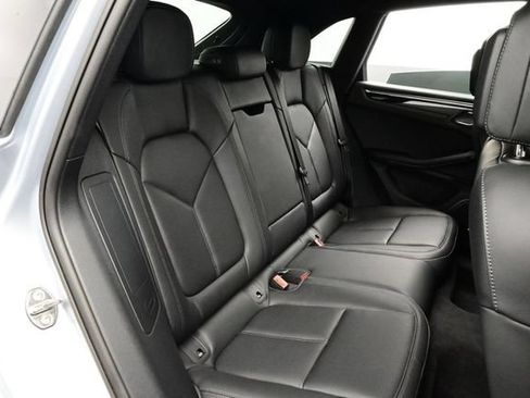 Certified 2025 Porsche Macan AWD/4WD image 16
