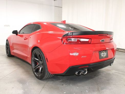 Used 2018 Chevrolet Camaro SS RWD image 7