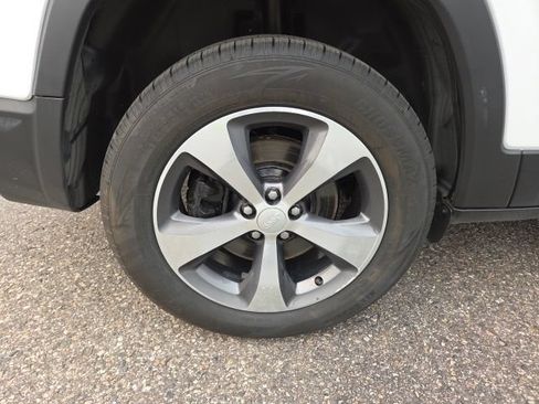 Used 2019 Jeep Cherokee Limited AWD/4WD image 70