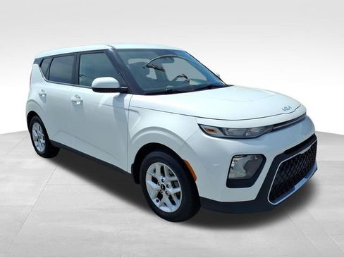 Used 2022 Kia Soul LX w/ Technology Package FWD image 12