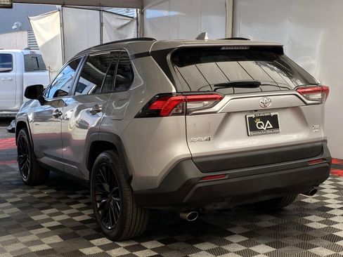 Used 2020 Toyota RAV4 XLE w/ Convenience Package image 4