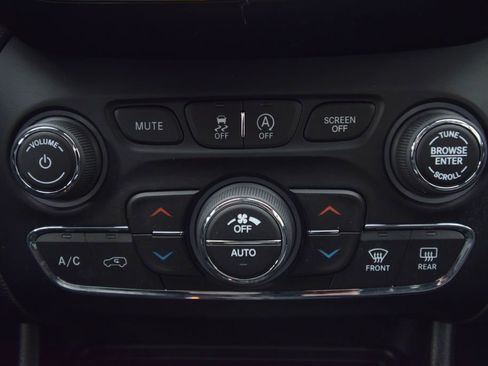 Certified 2022 Jeep Cherokee Latitude Lux image 31