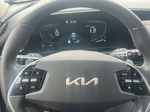 Used 2023 Kia Niro EX FWD image 13